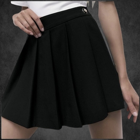 Zara Pleated Black Skort with Button Detail - Picture 1 of 7